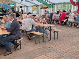 Eröffnung im Festzelt
