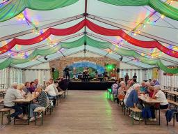 Eröffnung im Festzelt