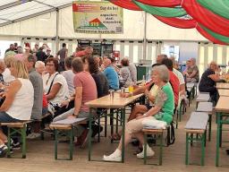 Am Festzelt