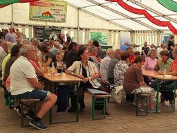 Am Festzelt