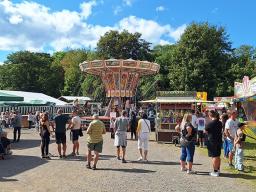 Am Festzelt